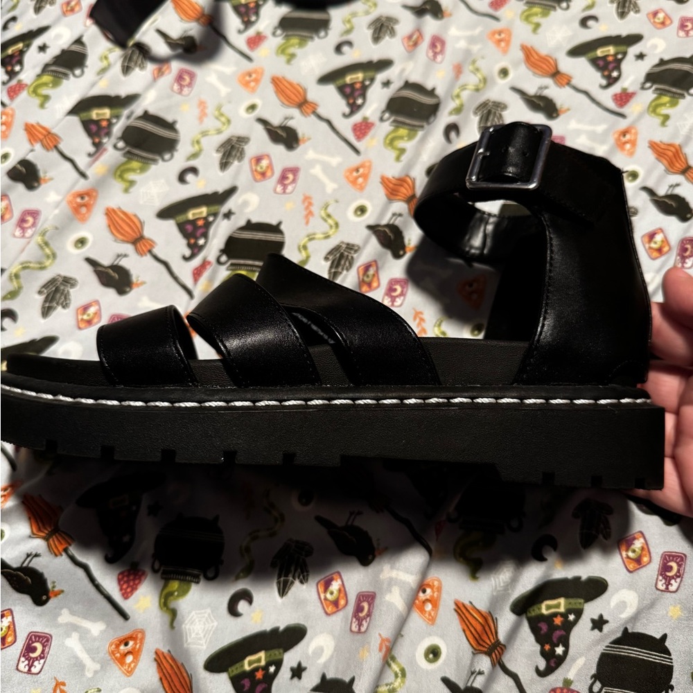 Women's Thalia Lug Slide Sandals - Wild
Fable™ Black size 9.